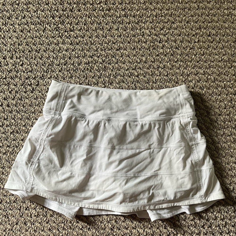 Lululemon Size 2 White Pace Rival Skirt Mid-Rise